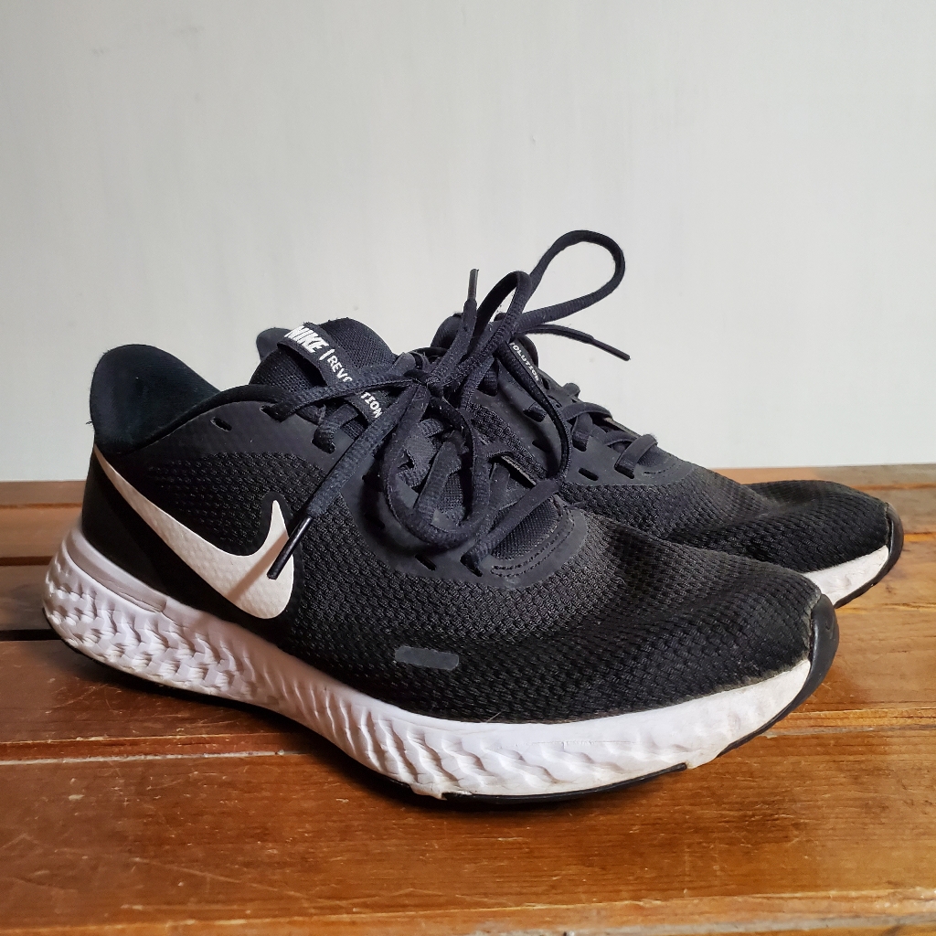 Nike Revolution
